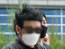북부지법 나서는 '경비원 갑질' 입주민