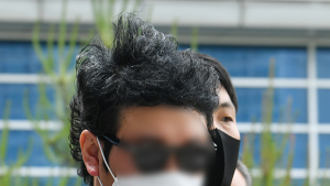 북부지법 나서는 '경비원 갑질' 입주민