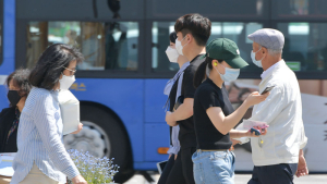 오늘부터 마스크 없으면 택시·버스 못 탄다
