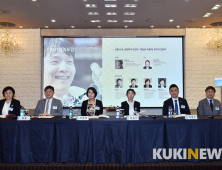 쿠키뉴스 '미래행복포럼' 패널토론하는 참석자들