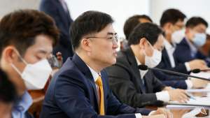 시장 중심 구조조정 활성화 펀드 1조원 확대…재정 750억 투입