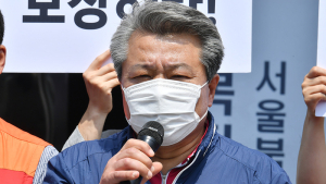 발언하는 故 최희석 경비원 형
