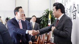 한국-통합, ‘합당 지연’ 뒤에 ‘김종인’ 있었다