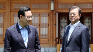정무·특임장관 부활하나? 문 대통령, 신설논의 지시