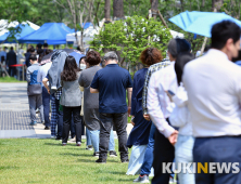 서소문역사공원 선별진료소 찾은 직장인들