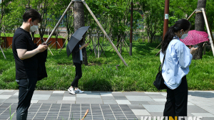 서소문공원 선별진료소에서도 눈에 띄는 '거리두기' 실천