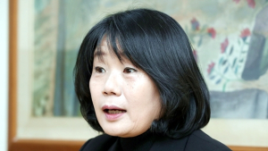국회로 몰린 ‘이목’… 윤미향과 거리 두려는 민주당