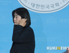 '의혹 해명' 기자회견 마친 윤미향