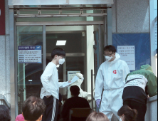 고3 확진자 발생으로 '심란한 학부모들'