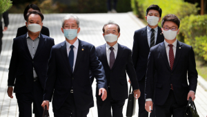 '강제추행 혐의' 오거돈, 영장실질심사 출석
