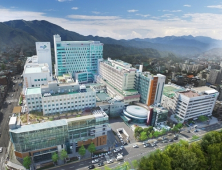 납품업체와 골프 친 이정주 부산대병원장 “접대 아니다” 해명 빈축