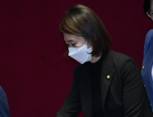 국회의장 선거 투표하는 고민정 의원