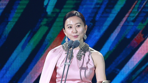 '부부의 세계' 김희애, 백상예술대상 최우수 연기상 수상