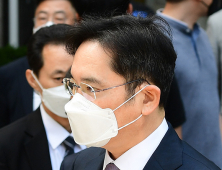 법원 들어서는 이재용 부회장