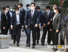 이재용, 구속심사 위해 법원 출석