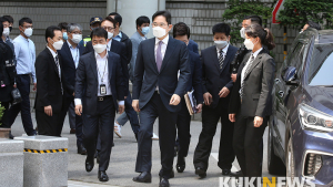 이재용, 구속심사 위해 법원 출석