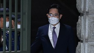 구치소 걸어 나오는 이재용 부회장
