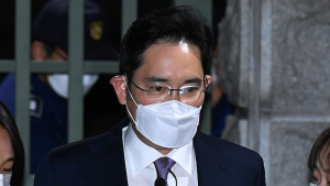 이재용 부회장, 구치소 나오며 