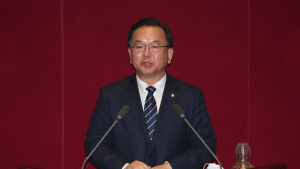 김부겸 “이재용 기각 납득 안돼…민주주의 논할 가치도 없어”