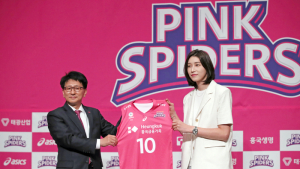 흥국생명 유니폼 받운 김연경