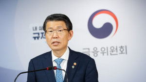 돈 풀라며 금융사 규제 '완화'하던 금융위