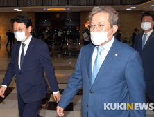 본회의 참석한 송기헌