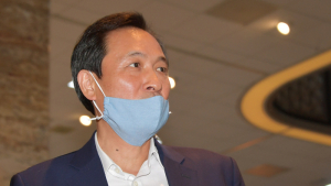 본회의장 나서는 우상호
