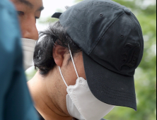 '창녕 9살 여아 학대'계부 연행…혐의 인정 질문에 침묵