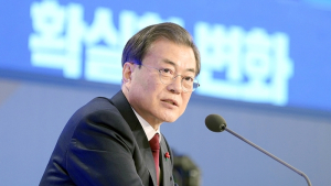 문대통령 지지율, 윤미향·대북·국회 ‘혼란’에 하락세