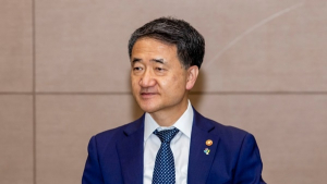 박능후 “복지부-질본 대결구도 아냐…질청 승격 축하할 일”