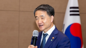 박능후 장관, 코로나 대응 중간평가…“화상진료 불가피”