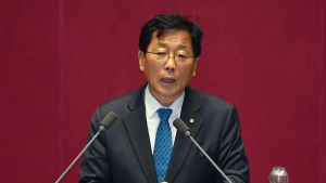 당선인사하는 윤후덕 기획재정위원장