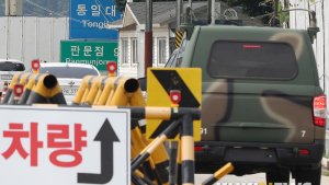 통일대교 통과하는 군 차량