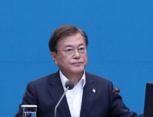 文대통령, 통일부 장관 사표 수리…후임 이인영·임종석 물망