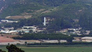 오두산 통일전망대에서 바라본 북한 마을