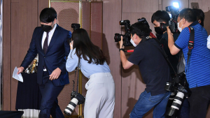 강정호 향한 뜨거운 취재열기