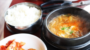 식사시간 2부제·테이블 칸막이… 음식점 방역, 될까?