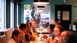 식사시간 2부제·테이블 칸막이 설치, 실효성 있나?