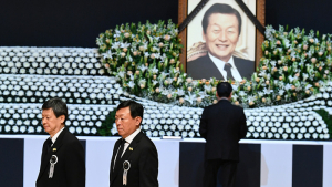 日 롯데 주총, 신동빈 회장 이사 해임건 부결… ‘6차례 승리’