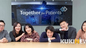 ‘환자’를 중심으로 한국로슈의 각 팀 전문가들이 모였다
