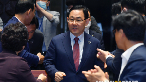국회 복귀한 주호영 원내대표
