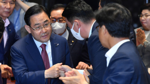 만장일치로 돌아온 주호영, 전운 감도는 국회