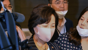 마스크 착용하고 공수처 공청회 참석한 추미애 장관