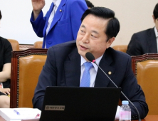 김두관 “필기로 정규직 돼 임금 2배 받는 게 불공정”