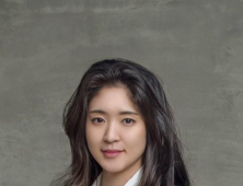 '아모레 장녀' 서민정, '보광 장남' 홍정환과 신라호텔서 약혼식..이부진 등 참석