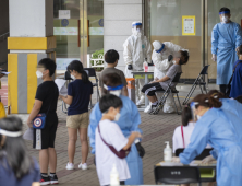 검사 채취 받는 난우초 학생들