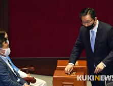 상임위원장 투표하는 정성호 예결위원장 내정자