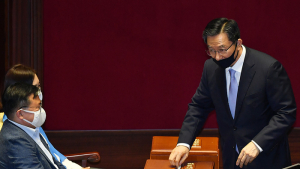 상임위원장 투표하는 정성호 예결위원장 내정자