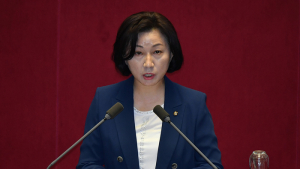 인사말하는 송옥주 환노위원장