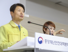 뷔페서 음식 가지러 이동 시에도 ‘마스크’ 착용… 단체식당 ‘시차제’ 적용
